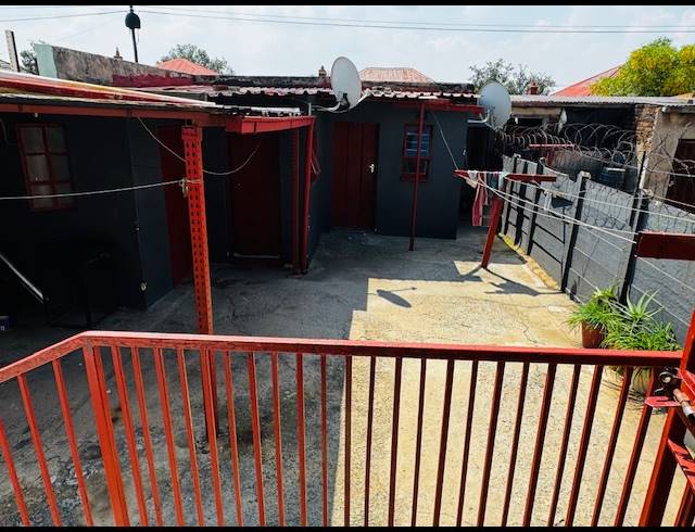 2 BEDROOM HOUSE FOR SALE IN KENILWORTH